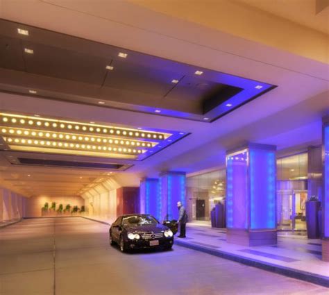 hilton anaheim amenities.
